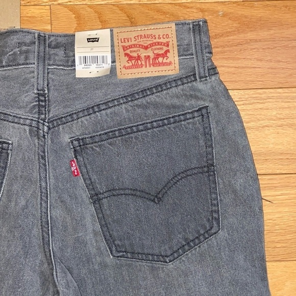 NWT Levis Low Pro Straight Jean in size 27, mid-rise, relaxed hip/thigh - Picture 11 of 15